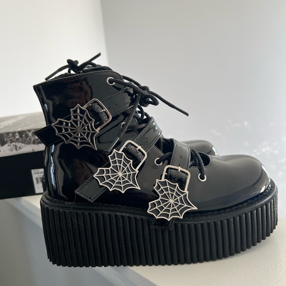 Demonia patent creeper 260 boots